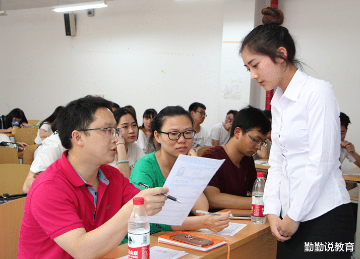 全职妈妈|留学生回国找工作受挫,国外学历变“废纸”,几十万费用白花了?