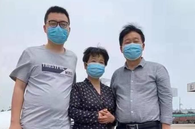 许敏|姚威两个孩子已经改姓，熊磊儿子仍然姓姚，被嘲一家子心思太重