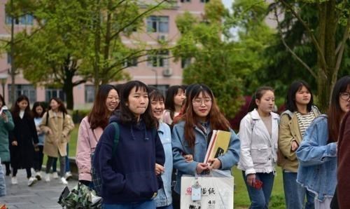 奶豆说育儿|学长忠告：大一新生开学有4样东西必须携带，否则会影响入学