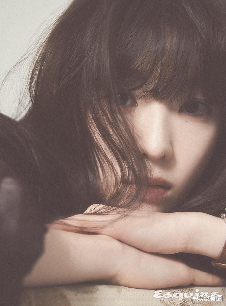 裴珠泫|西装、领带太帅了！Irene裴珠泫《ESQUIRE》画报公开引关注