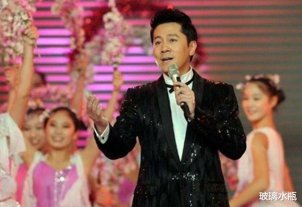 春晚|他22次登春晚舞台，被富婆倒追8年才结婚，今儿子成他一生骄傲！