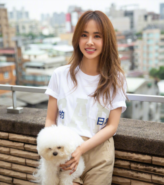 十万个家居为什么|参观蔡依林现实中的家，如今是半退隐状态，闲来无事还在天台种菜