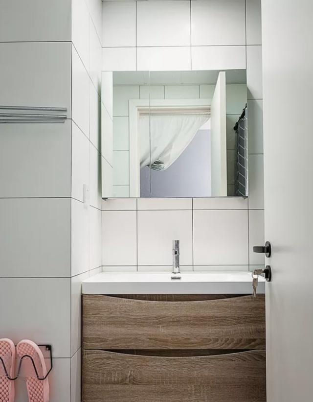 装修新灵感,一进客厅被“窗边地台”迷住了!卧室最温馨,赞!