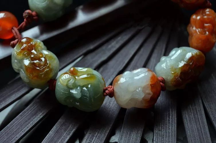 翡翠手串|为什么翡翠手串一定要是18颗？