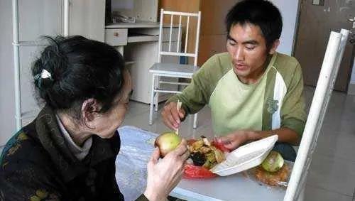 琳妹儿说|4岁丧父,20岁背着“疯娘”上大学,寒门孝子刘秀祥,如今怎样了