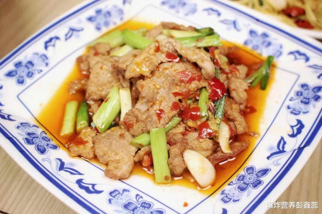 爆炸营养彭鑫蕊|家里用的食盐，应该吃精制盐还是海盐？看完这两方面的差别再吃