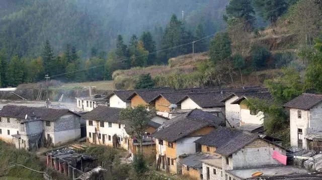 |农村拆迁“以房换房”，农民为何不买账？村干部：住新房不好吗