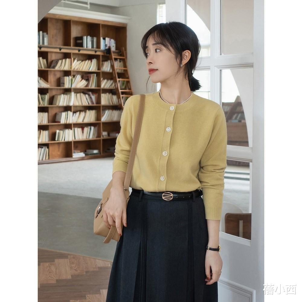 蓓小西 梨形身材女生秋冬必备3件套，针织衫、半身裙、大衣，帮你选好了