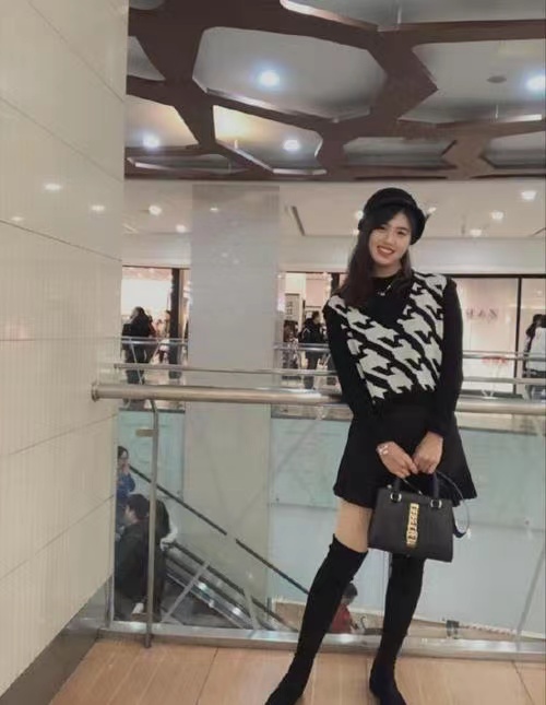 潮帮先生|张雨霏赛场上真霸气，私底下却是隐藏的时髦精，穿小香风套裙好美