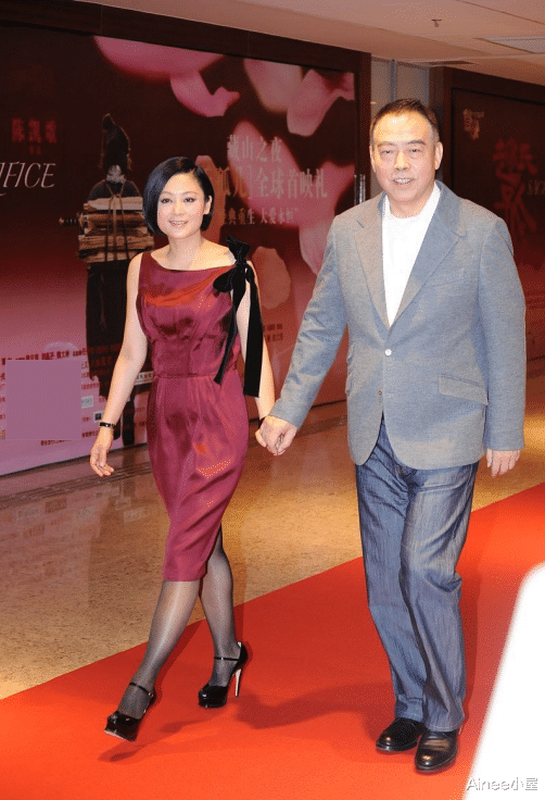 姐姐|陈红和陈凯歌越来越有夫妻相了,笑起来脸显得肉肉的,还挺可爱