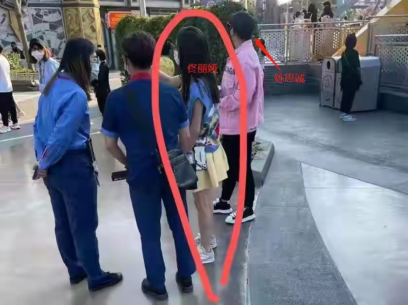 佟丽娅|佟丽娅离婚后首次和前夫陈思诚合体 陈思诚打扮粉嫩似约会