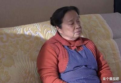 62岁阿姨自述:帮女儿带娃3年,每天设11个闹钟,女婿说最恨我