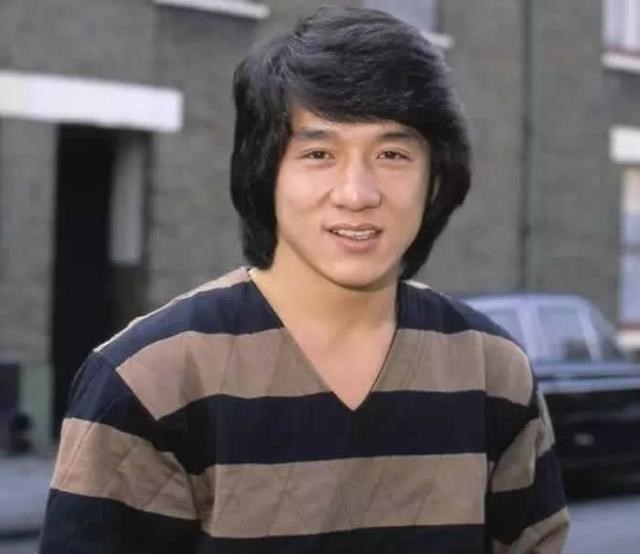 成龙|成龙同父异母的大哥：10岁被父亲抛弃，73岁才见到成龙第一面