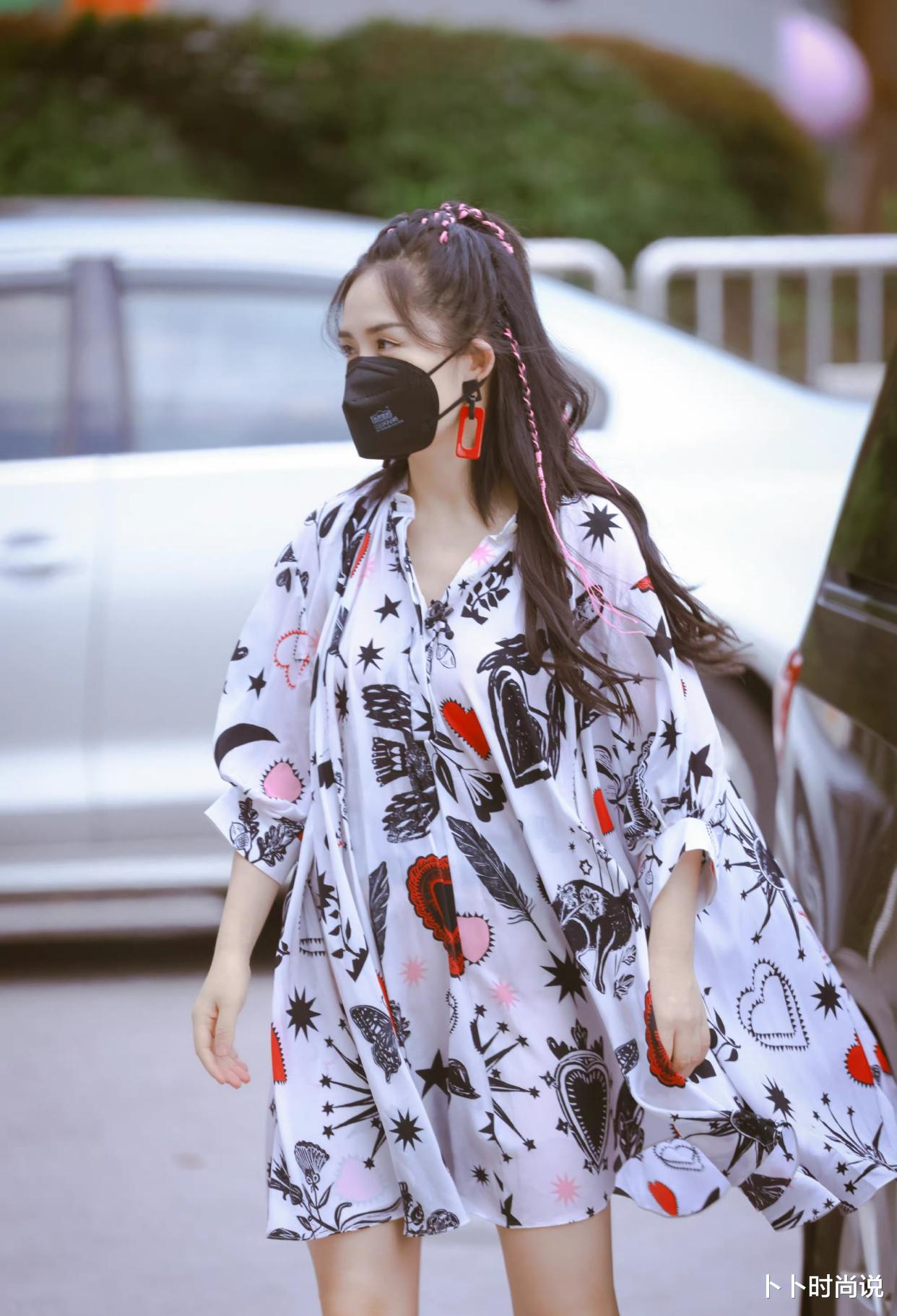 卜卜时尚说 谢娜越来越年轻，和张杰十年甜蜜婚姻，让她当了妈依然少女感十足