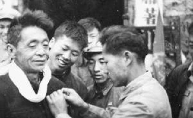 千滋一味 他15岁参加革命，从军29年当上开国将军，52岁抛弃名利回农村种田