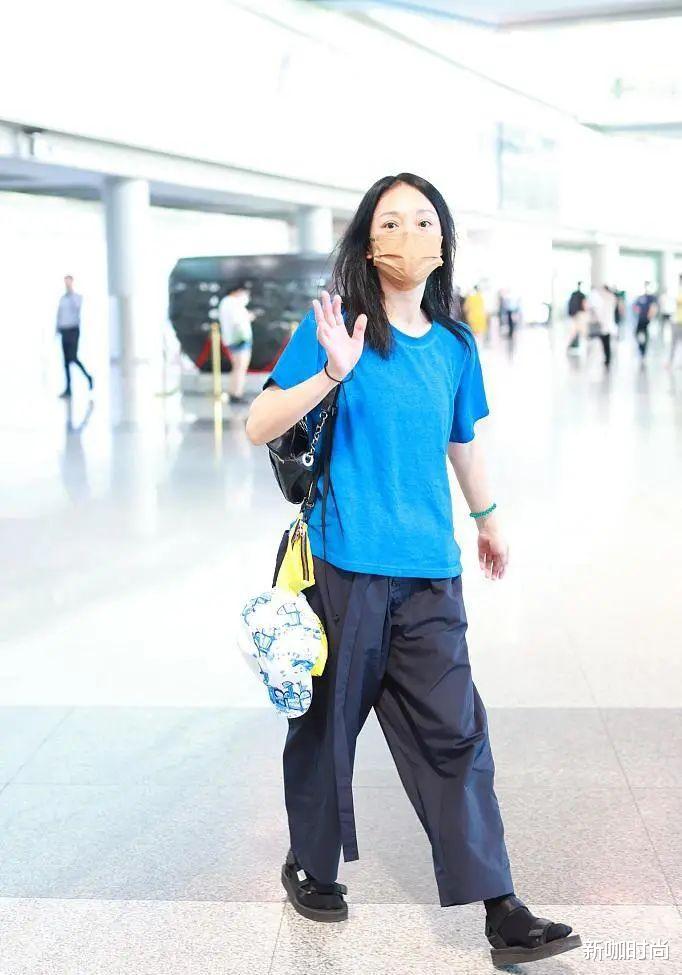 新咖时尚|周迅真是女明星中的清流,一身朴素造型,素颜出镜也难挡清澈眼眸