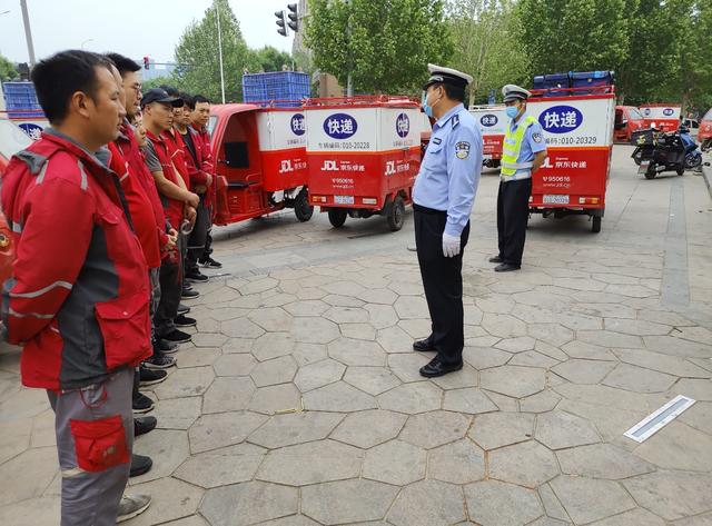 北京日报客户端 昌平：快递车要成为文明交通模范
