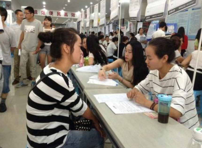 中国邮政|中国邮政公开招聘，可报名岗位高达上千个，应往届生均有机会