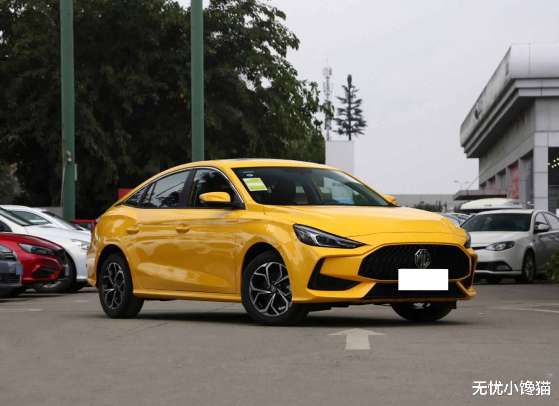 偶遇“兰博基尼Urus”转弯翻车,走近一看:原来是名爵5