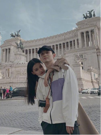 娱乐圈|他是娱乐圈隐形“太子爷”，24岁娶到梦中女神，今成影坛“炸弹”