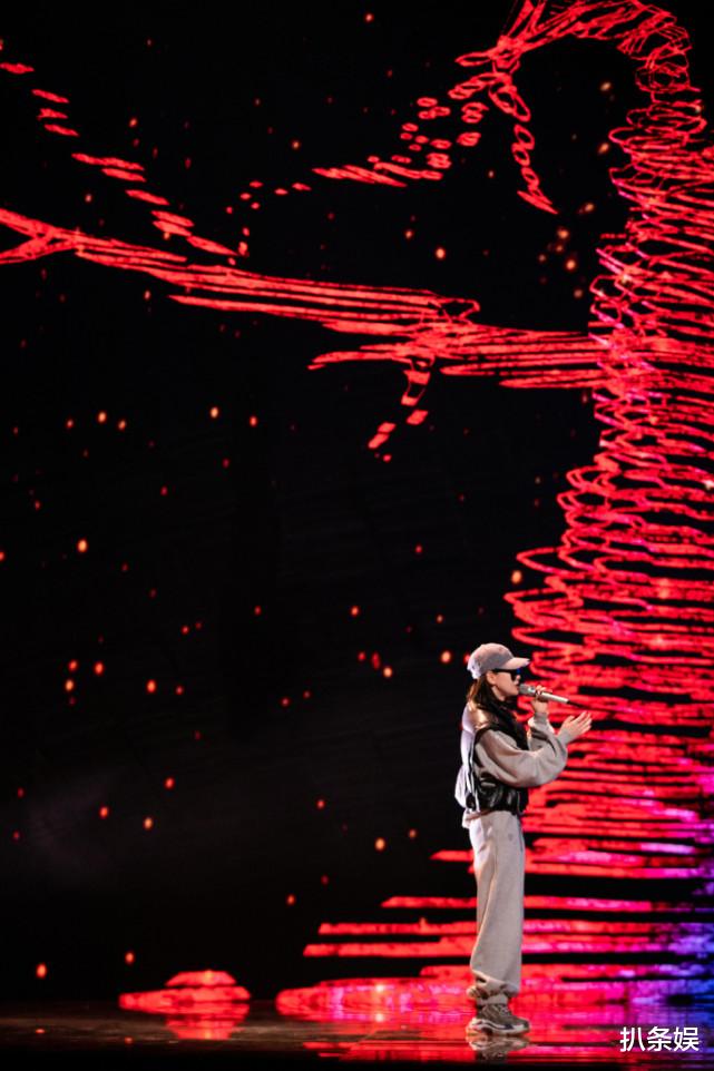 戚薇|戚薇李承铉跨年晚会彩排照曝光，双人共舞上演捧脸杀，氛围感十足