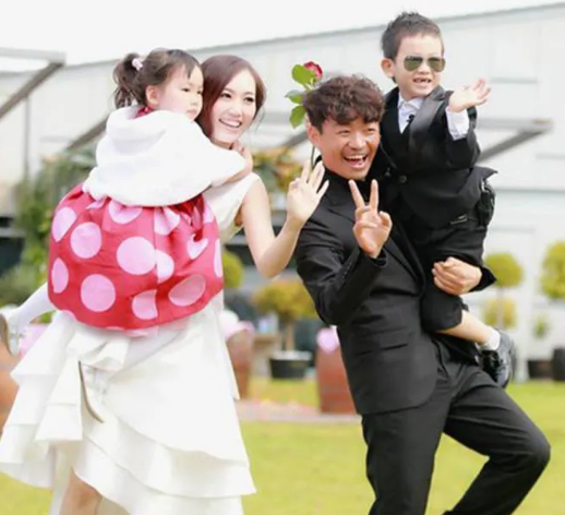 爸爸去哪儿|《爸爸去哪儿》播出8年，三对夫妻相继离婚，网友：爸爸消失了？