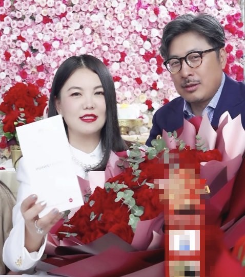 李湘|李湘一家三口直播，王诗龄胖到和妈妈一个体型，皮肤黝黑太随性