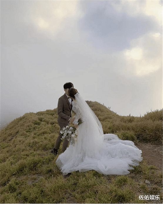 赵粤|知名网红晒婚纱照官宣喜讯,与男友相恋6年,阿信留言送祝福