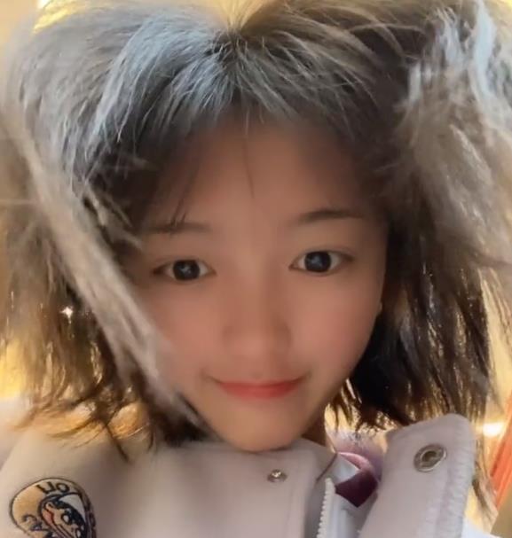 变形计|变形计神仙妹妹考入中专，晒男友被赞有夫妻相，自曝是整出来的