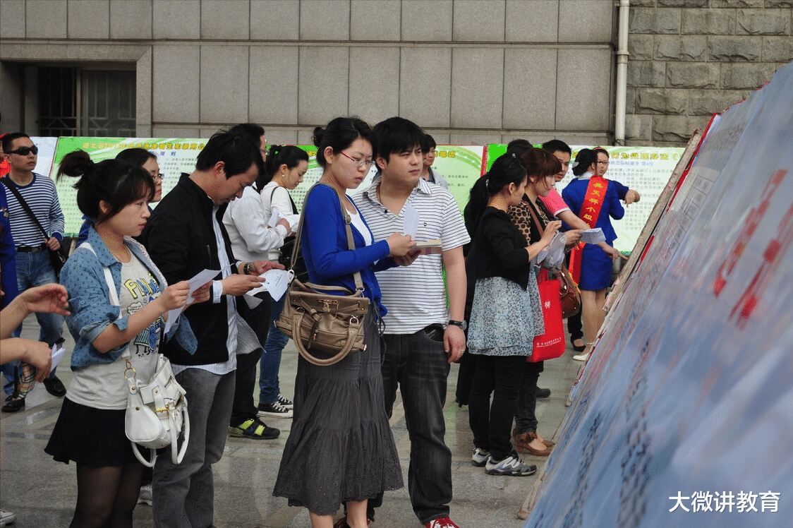 招聘|公务员涨工资的四种套路，第一种为毛毛雨，第四种才叫涨工资