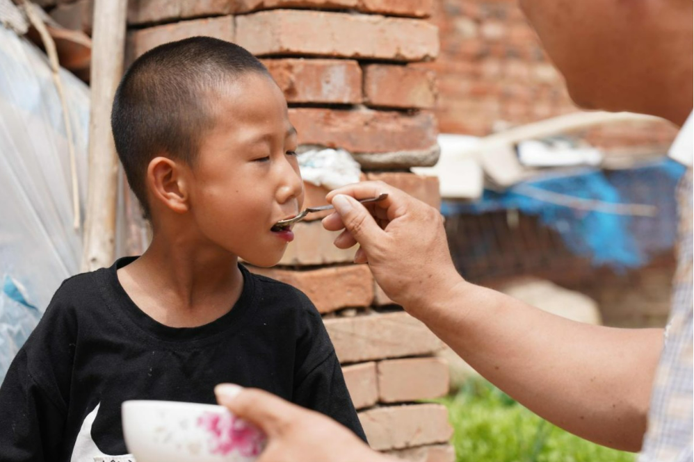 兜妈爱叨叨|47岁男人艰难求子16年，如今圆梦却笑不出来，命里无时莫强求