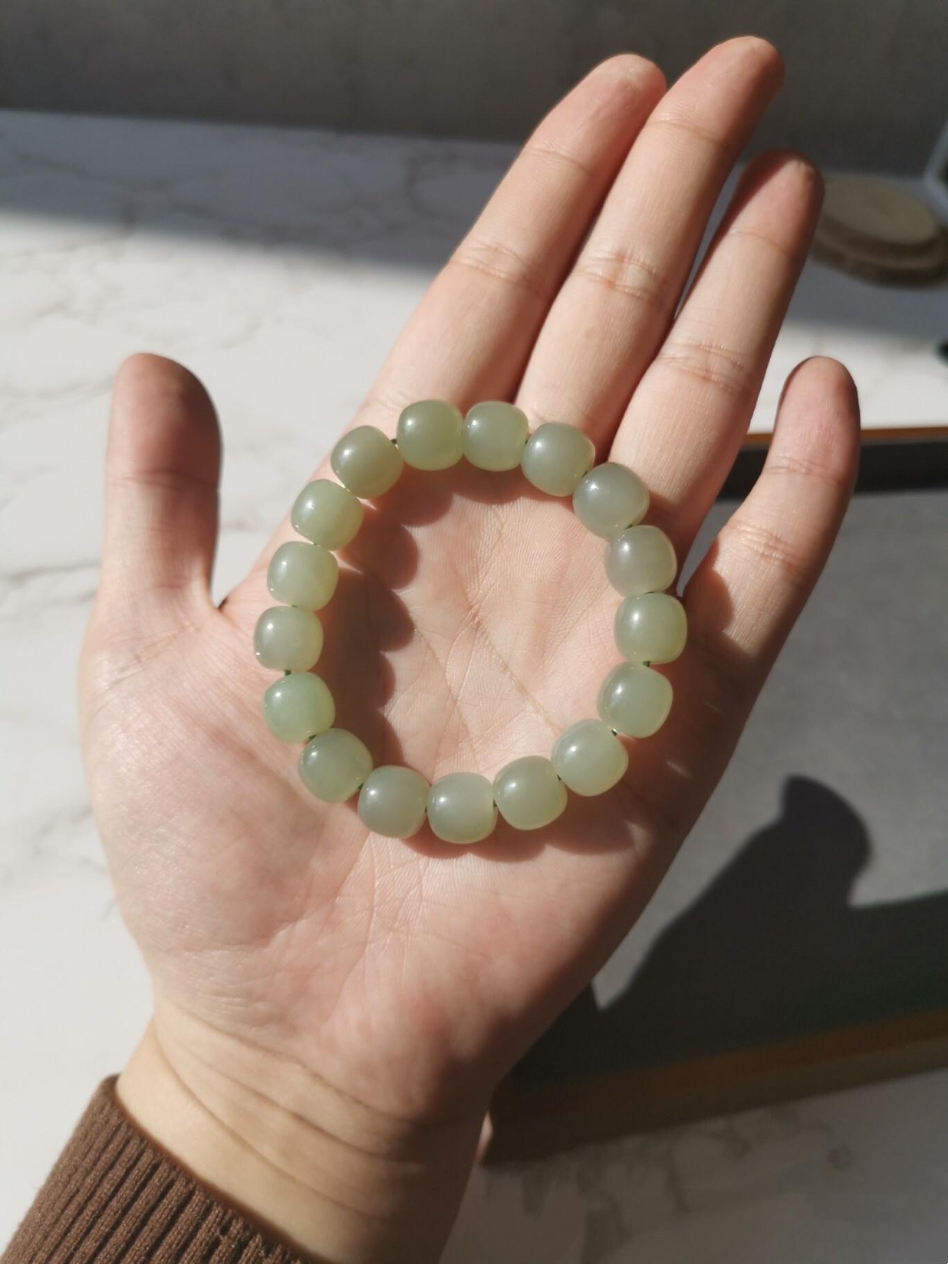 |我写了一篇「和田玉没有那么难选」的文章，里面说了“和田玉主要看细度、油润度、糯性”。