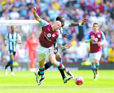 切尔西|英超  维拉大败于切尔西   蓝军切尔西大胜锁定欧冠资格战