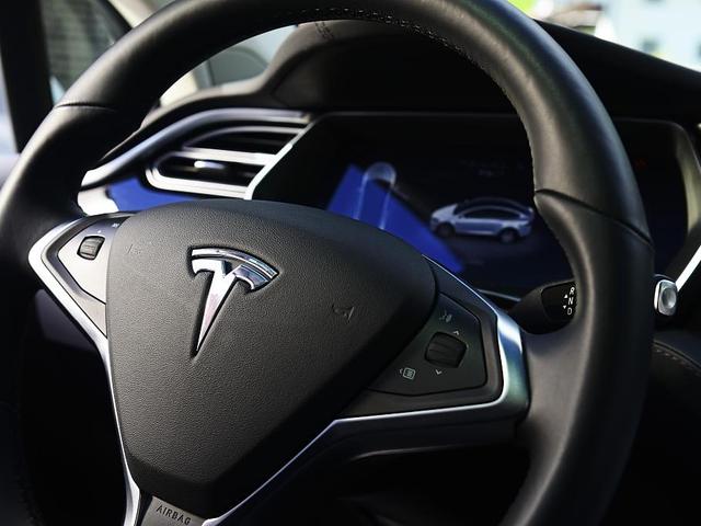 北京日报客户端 特斯拉回应台州撞交警事故:全力配合,结果公布前不再披露信息