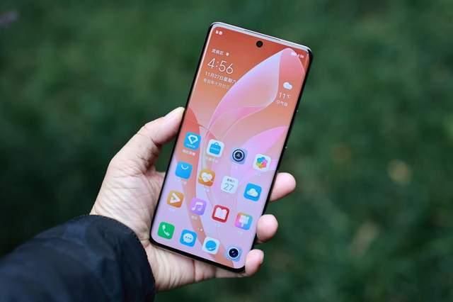 荣耀|手势代表中国力量，荣耀60系列堪称拍摄神器，解锁Vlog新玩法