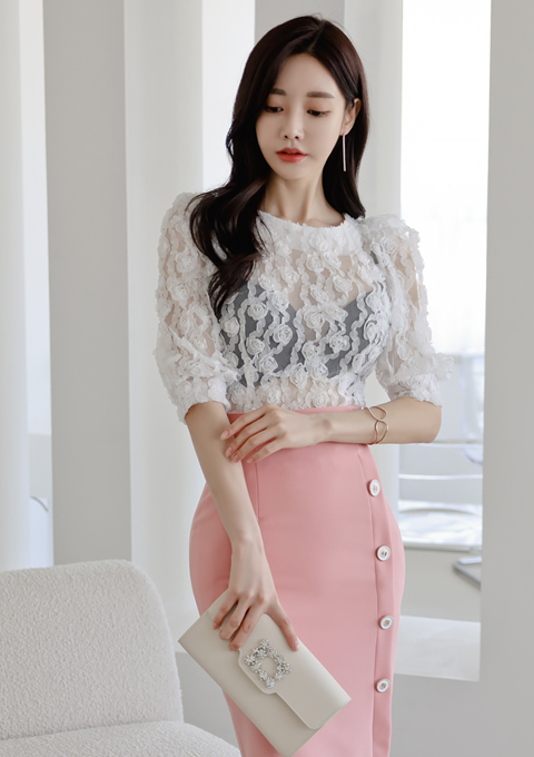 心壹穿搭|女神孙允珠的时尚搭配：粉黛烟花春雨月季波浪微透裙