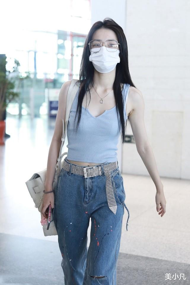 美小凡|徐璐太瘦了,穿吊带背心凹出“蚂蚁腰”,体重88斤我信!