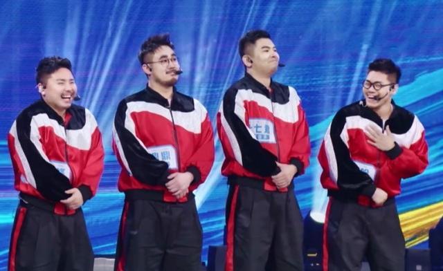 lisa|Lisa太过激动，抬手时才发现穿的短装，意外暴露了真实腰围