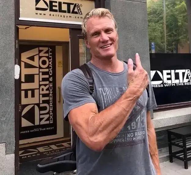 重症监护室|他曾把史泰龙打进ICU，63岁一身肌肉，如今迎娶24岁娇妻