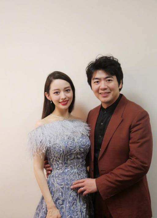 朱珠|37岁朱珠晒产后照身材显浮肿，自侃体重下降慢，太真实获网友力赞