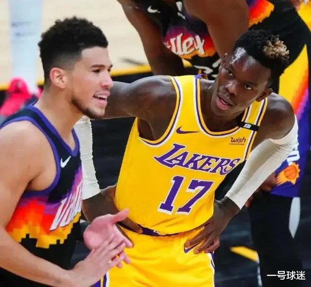 布克|恭喜太阳队！布克生涯之夜感谢科比，看着8号+24号球衣，感慨万千