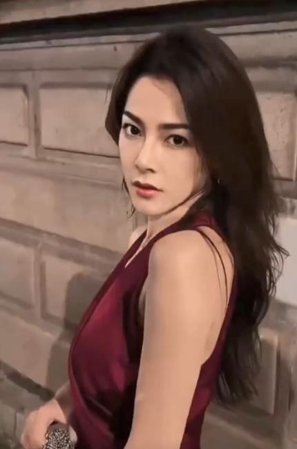 彬仔说经典|汪东城AI换脸变美女,一身红裙风情万种撞脸张雨绮?