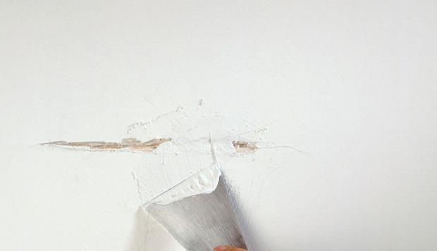 家里乳胶漆墙面开裂，有哪些原因？怎么处理？