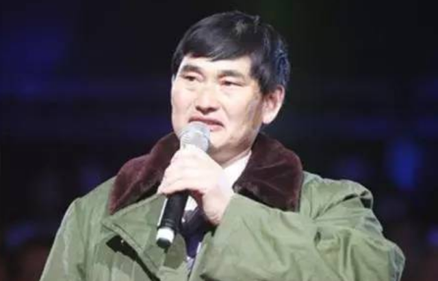 朱之文|朱之文西装革履现身品酒会，引网友热议：一个农民会品什么酒？