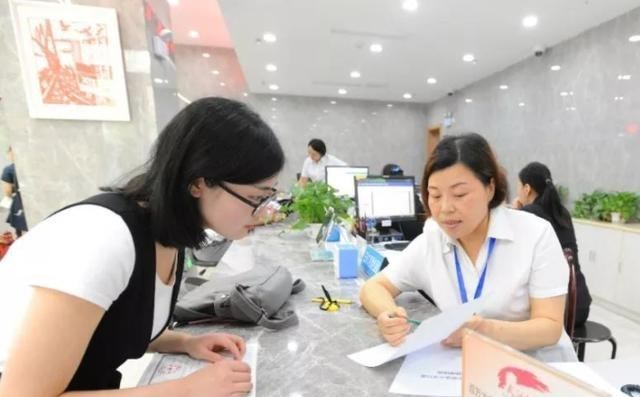 依科育儿吧|“铁饭碗”开始招人！年薪平均25万以上，这类学生比较容易上岸