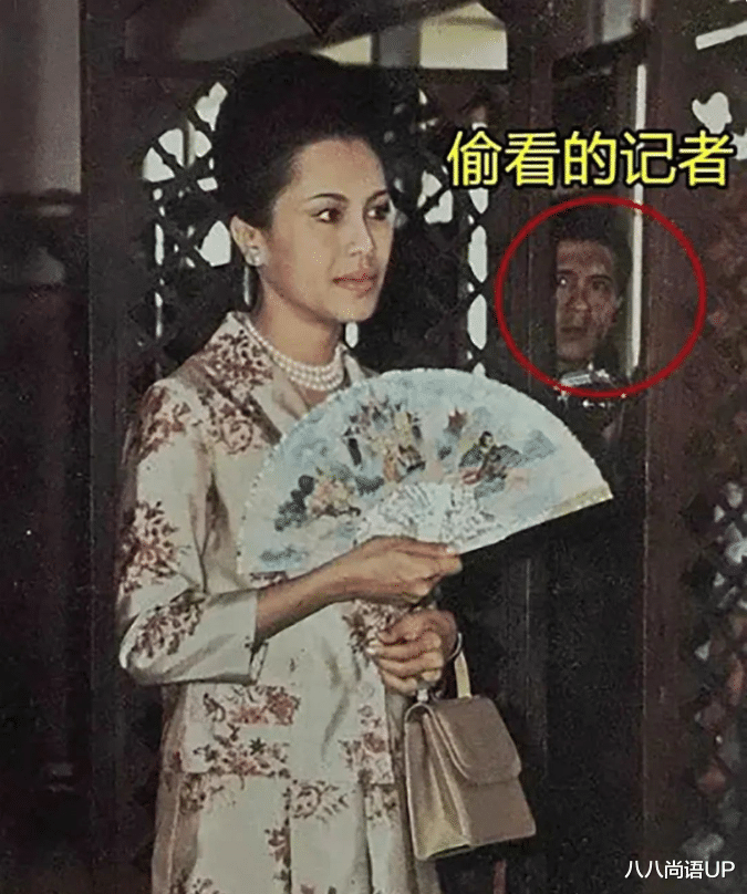 陈炜|泰王携带两位妻子现身，苏提达手拿折扇致敬婆婆，诗妮娜没存在感