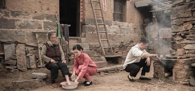 育儿深度观察 男子年薪50多万，却拒绝养重病的母亲，网友：换做是我，我也不养