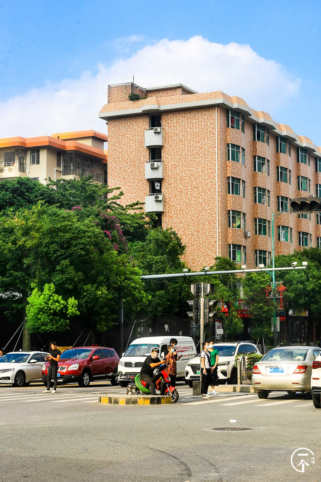 深圳市|深圳妹子勇闯洪浪北租房市场，被中介痛骂！