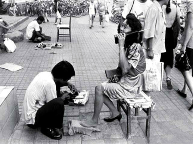 特朗普|30张罕见照：川普在白宫里接见网红，希特勒重游监狱，图1很尴尬