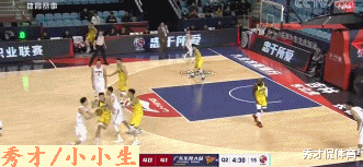 胡明轩|迷茫！胡明轩失误被打反击三分，杜锋怒了，立刻暂停还当场就训人